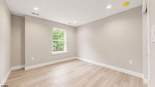 Building Photo - 456 S Nectar Ave