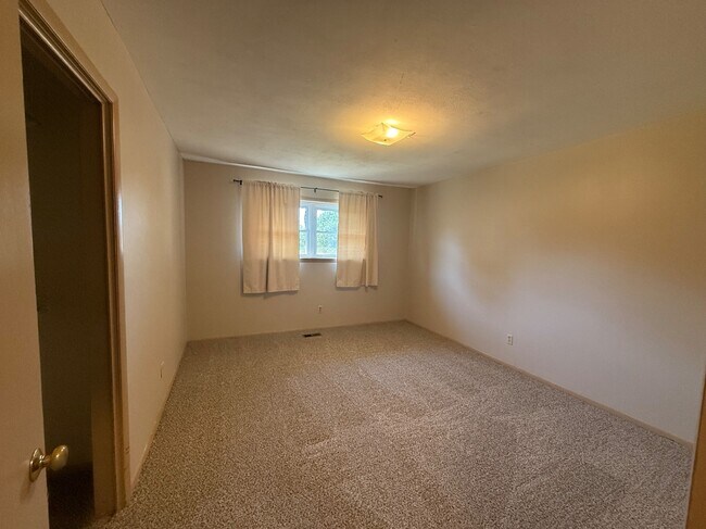 Building Photo - 4301 Jordan Ave