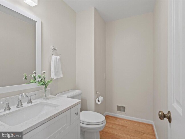 Building Photo - 9715 Ceralene Dr