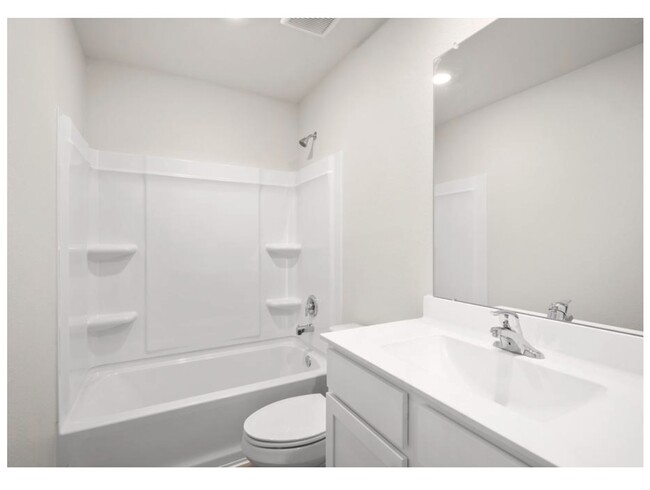 Master bathroom - 16374 Sweet Grove Dr