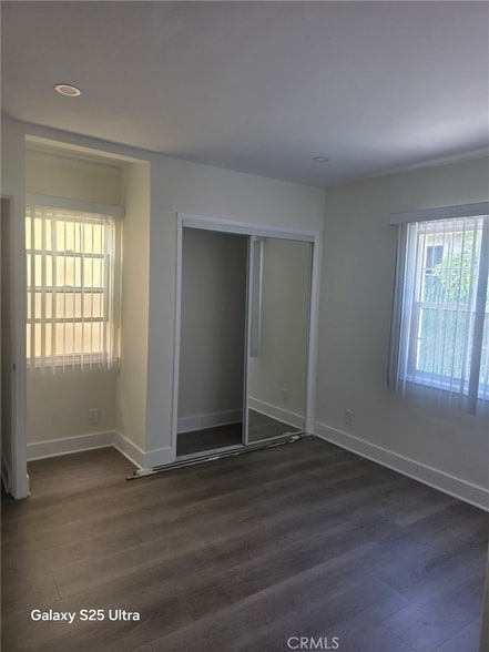 Building Photo - 521 E Valencia Ave