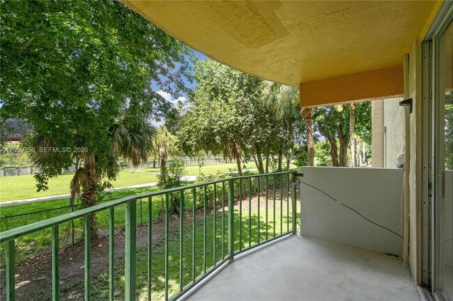 Building Photo - 9320 Fontainebleau Blvd