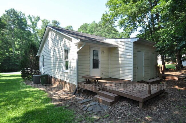 Building Photo - 6104 Deerwood Pl