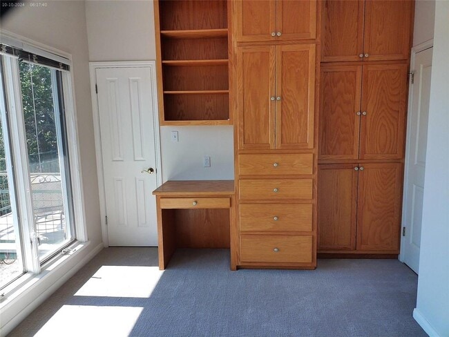Building Photo - 525 Northwood Hills Dr