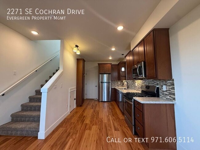 Building Photo - 2271 SE Cochran Dr