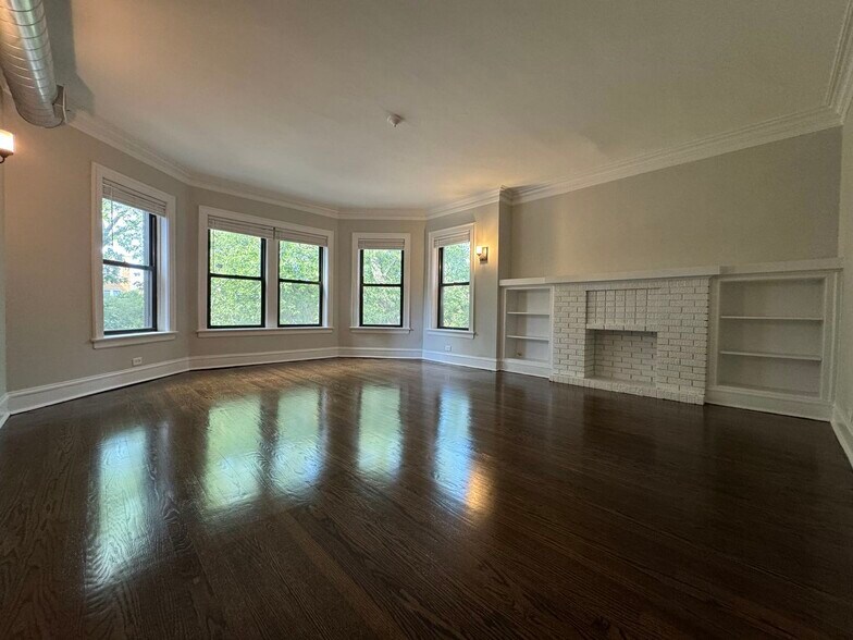 Building Photo - 1457 W Summerdale Ave