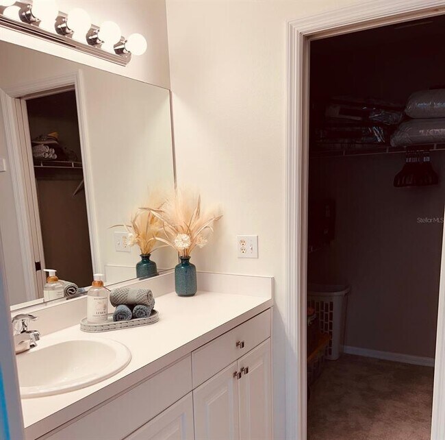 Building Photo - 8369 Wingate Dr