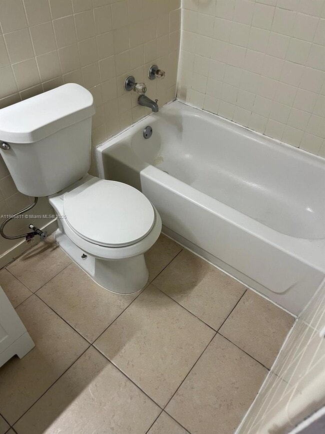 Building Photo - 554 NE 68th St