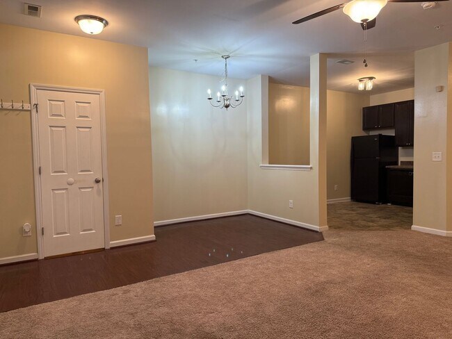 Building Photo - Wonderful Raleigh Townhome Convenient to I440 & I540, Huge Master Suite, Near Anderson Pointe Park!