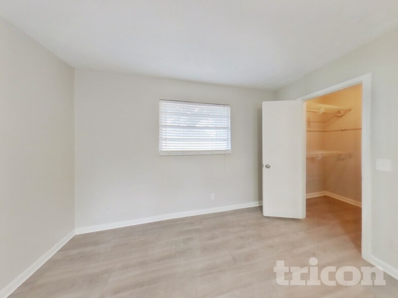 Building Photo - 671 Custer Cir