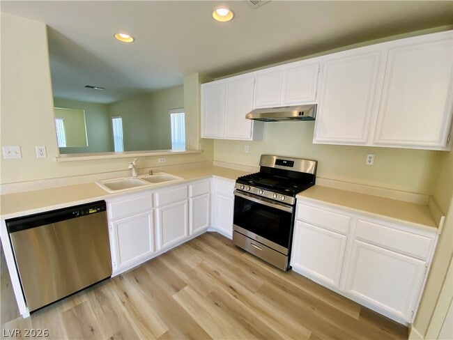 Building Photo - 6158 Dutch Windmill Ave