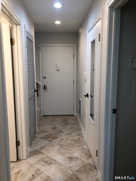 Building Photo - 355 Ledge Dr