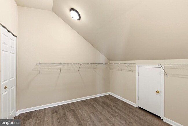 Building Photo - 4704 Denview Way