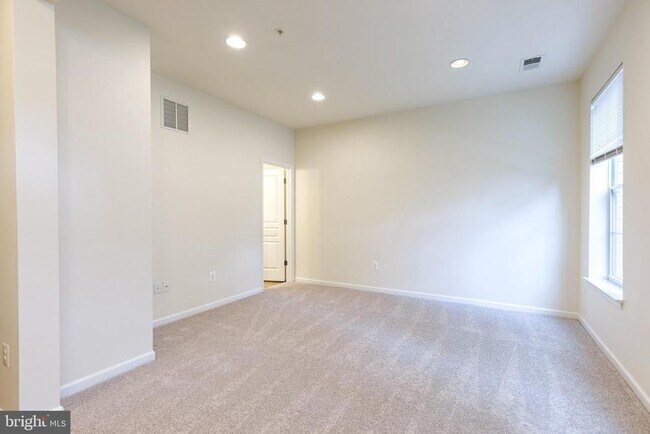 Building Photo - 1308 Ray Ln
