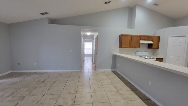Building Photo - Beautiful 3 bedroom 2 bath home