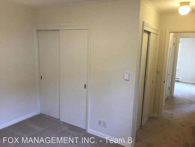 Building Photo - 5272-5278 SW Scholls Ferry Rd