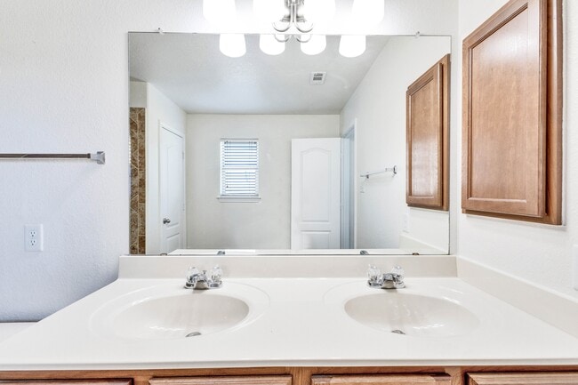 Building Photo - 150 Rummel Dr