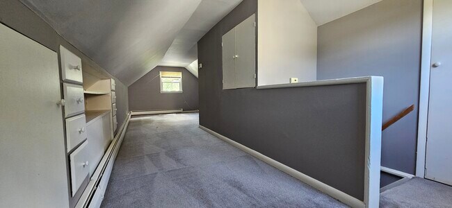 Building Photo - 10 Greendale Ave