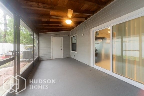 Building Photo - NOW AVAILABLE! 14831 WINDING CREEK C, TAMP...