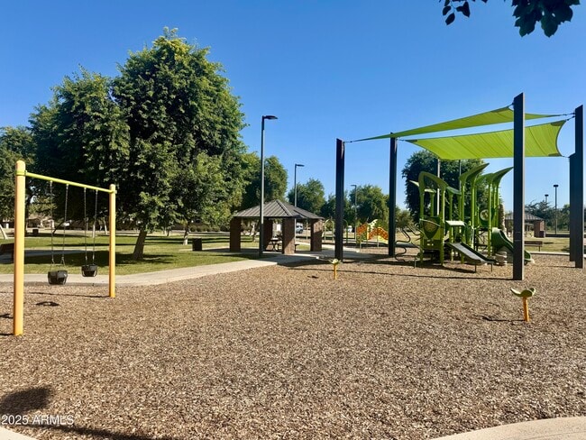 Building Photo - 3641 E Kingbird Pl