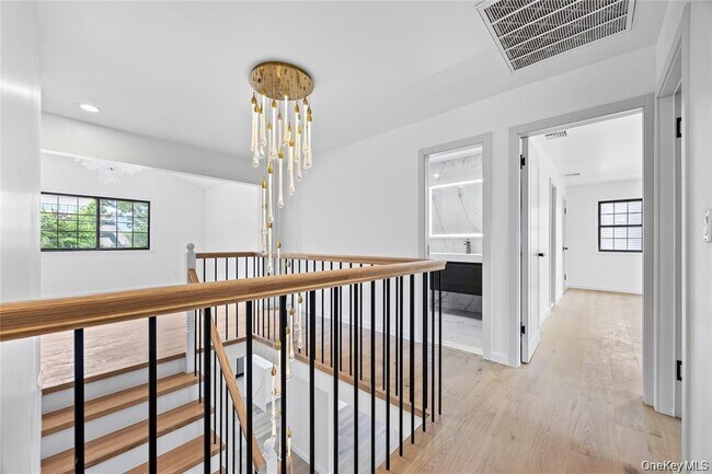 Building Photo - 26 Roseanne Dr