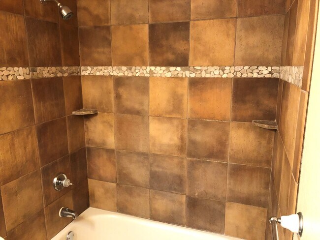 Building Photo - 1203 W Cheyenne Dr