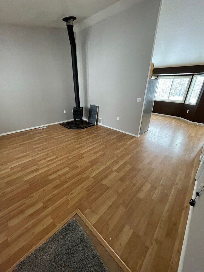 Building Photo - 3 Bedroom, 2.5 Bath Single Family Home