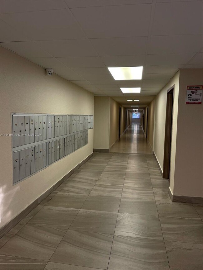 Building Photo - 6950 Miami Gardens Dr