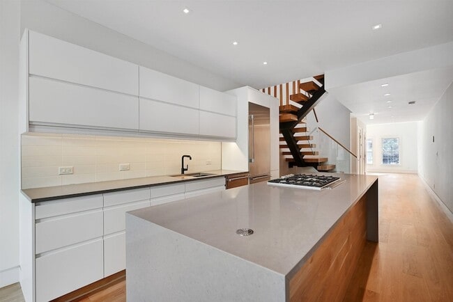 Building Photo - 122 Jefferson St