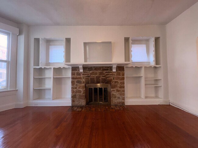 Building Photo - 1st Floor, 1-2 Bedroom Apartment with Yard in York City SD
