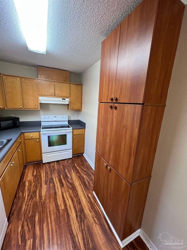 Building Photo - 1665 E Hatton St