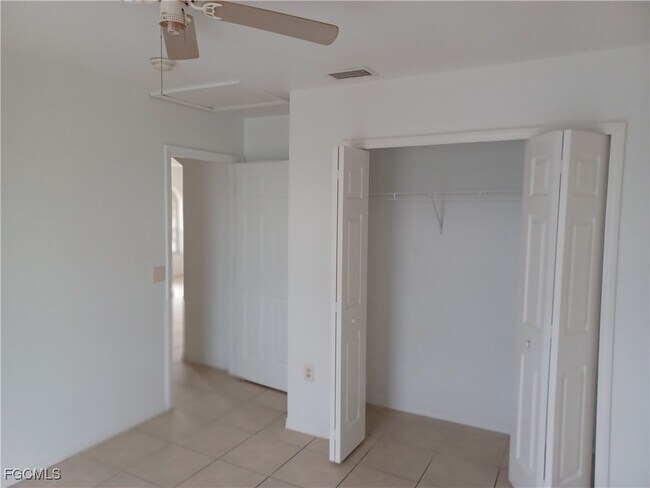 Building Photo - 3020 SE Santa Barbara Pl