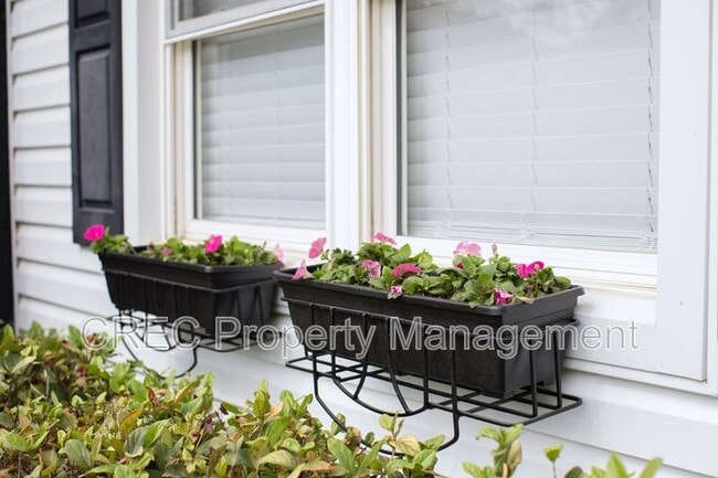 Building Photo - 637 Baytree Ct