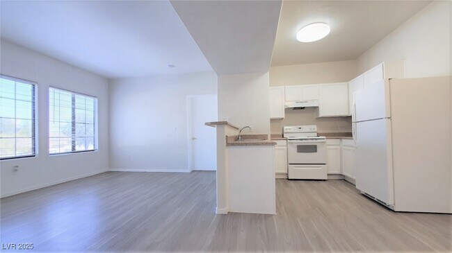 Building Photo - 2141 Hussium Hills St