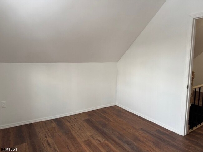 Building Photo - 59 Lakeview Dr