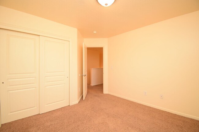 Building Photo - Modern 4 bed Home in Prime West Valley Location!!