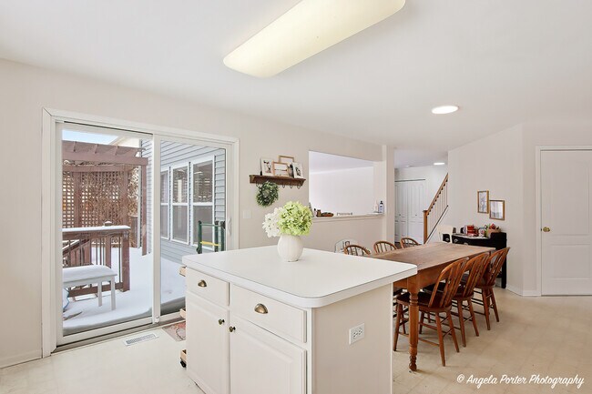 Building Photo - 1901 Kennedy Dr