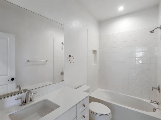 Building Photo - 1452 N Harbor Blvd