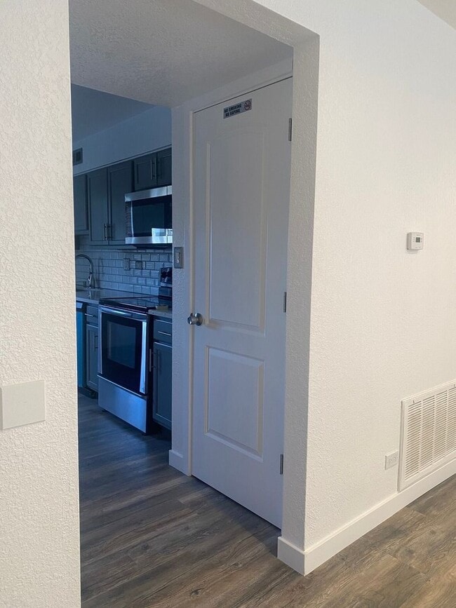 Building Photo - Charming 3BR Condo in Denver