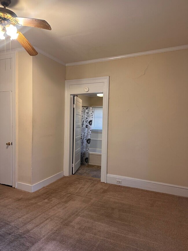 Building Photo - 310 E Granville St