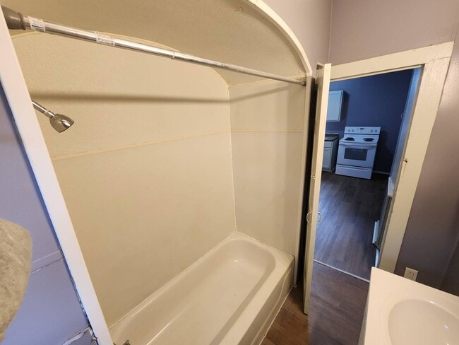 Building Photo - 521 W 14th St