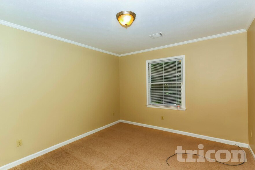 Building Photo - 350 Bridgewood Dr SE