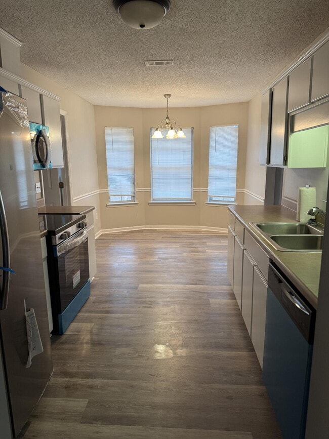 Building Photo - Great remodel close to Fort Stewart.