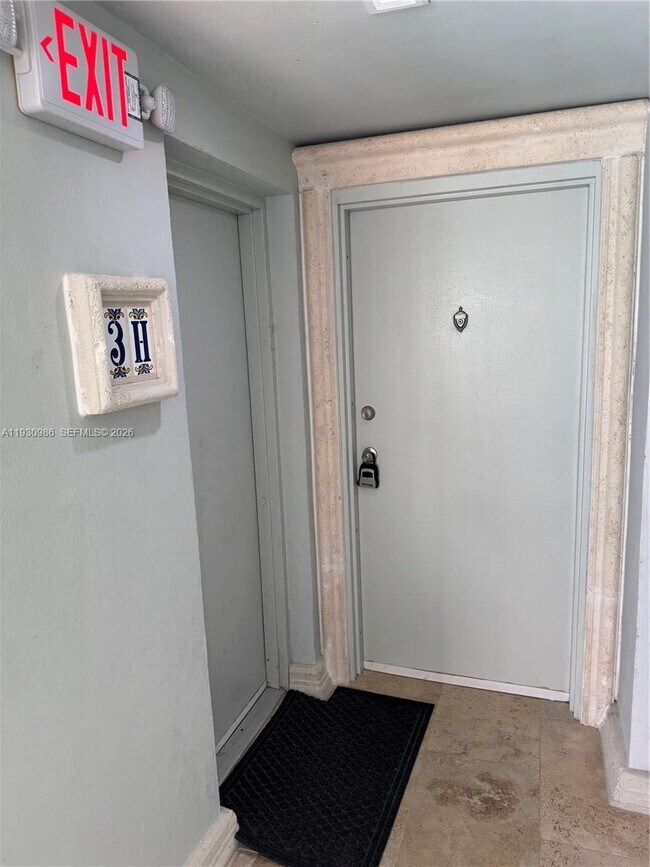 Building Photo - 300 Sunrise Dr