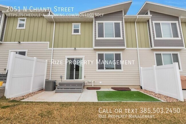Building Photo - 2051 N Chianti St
