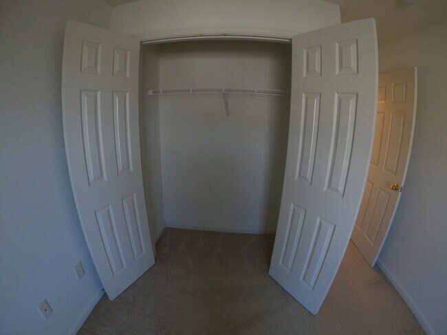 Building Photo - 2121 Quail Hollow Dr