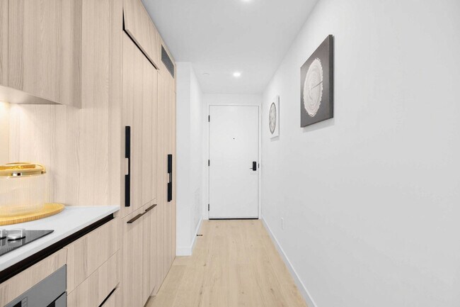 Building Photo - 225 N Miami Ave