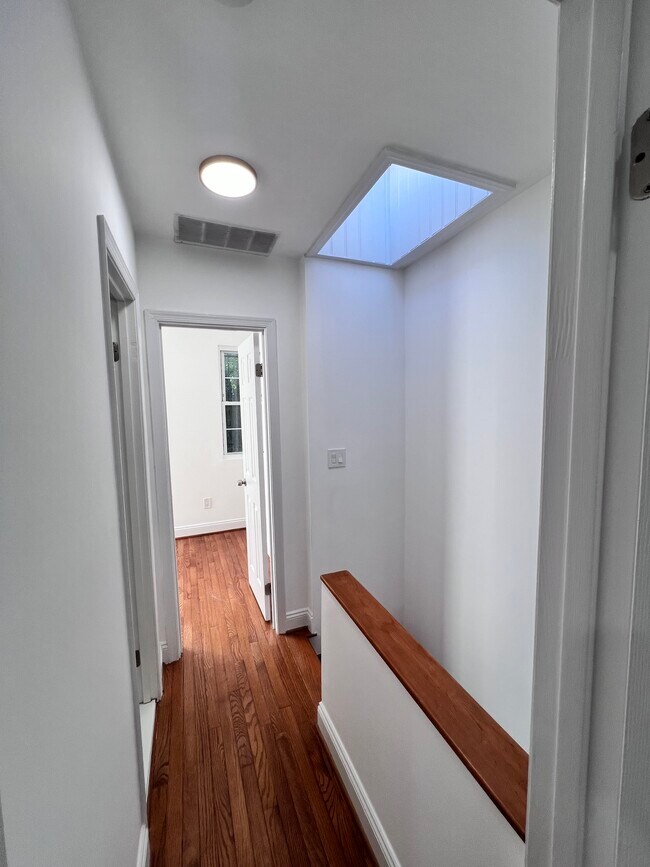 Building Photo - 1423 K St SE