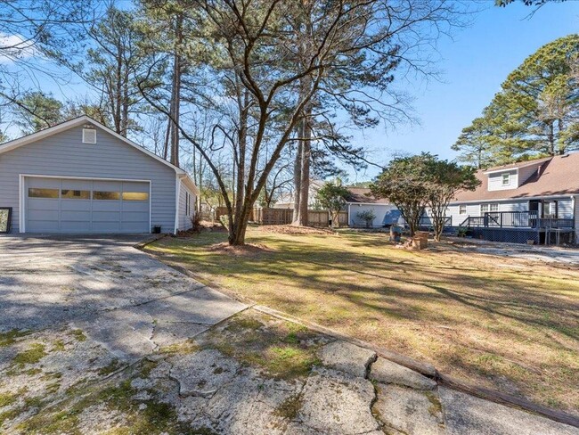 Building Photo - 150 Forest Ridge Ct SW