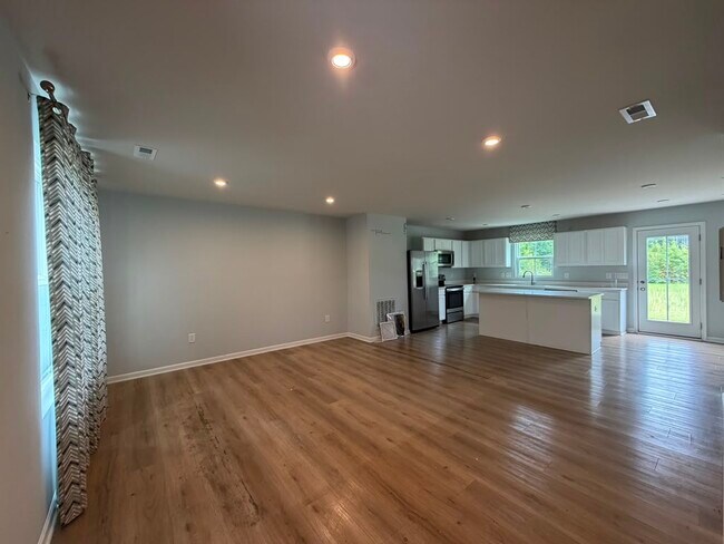 Building Photo - 205 Tormore Dr